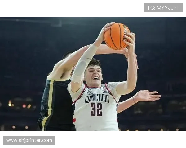 阿夫迪亚与克林根连中三分开拓者领先19分迫使爵士暂停调整