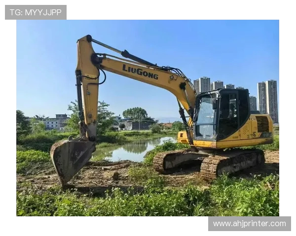 挖掘机长期存放注意事项